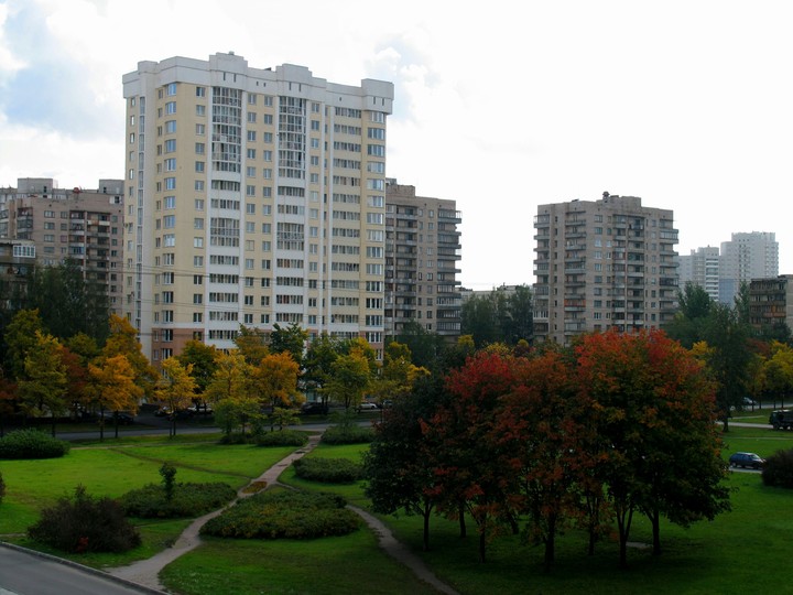 Autumn on Vavilovyh st