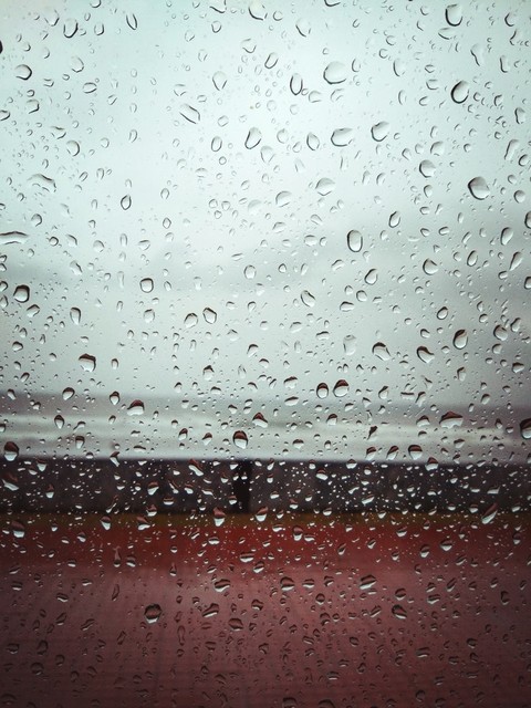 Water sprinkled glass