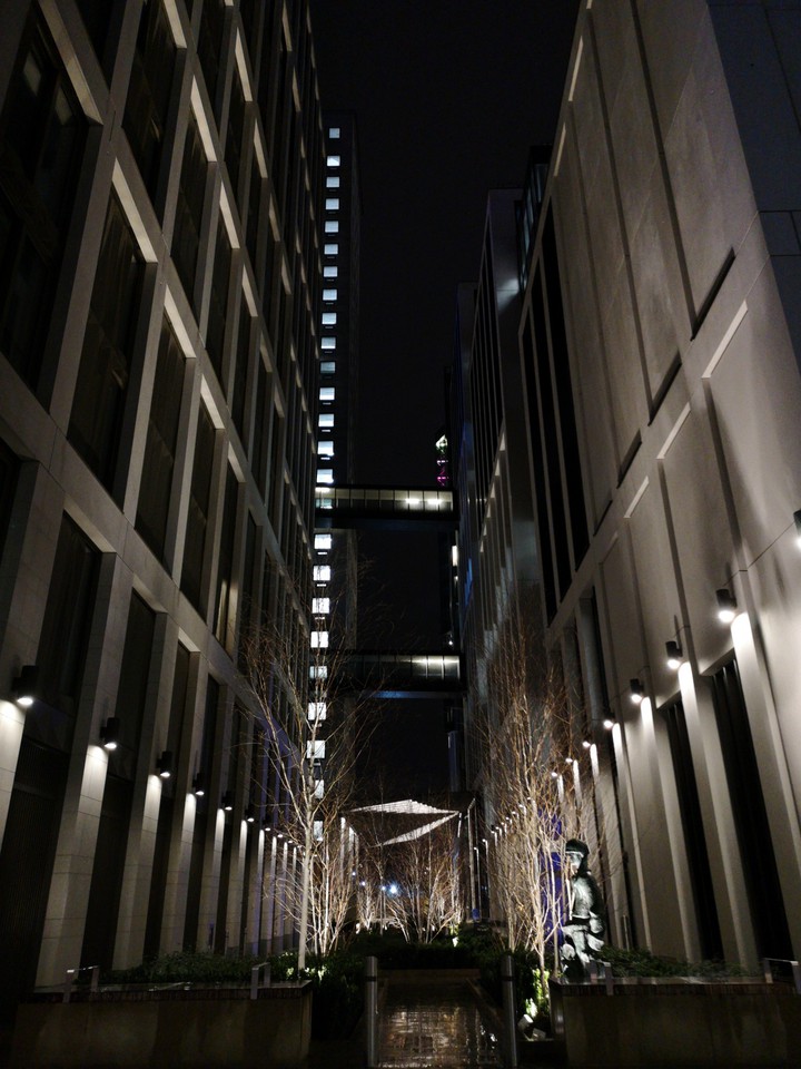 quiet slice of a chaotic London