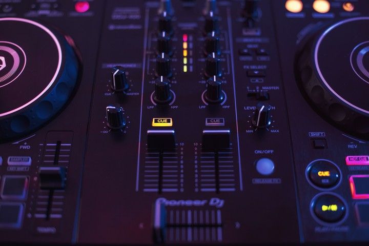 dj