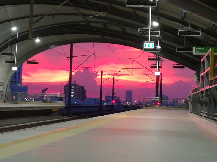 Red sky in bangkok, Thailand.