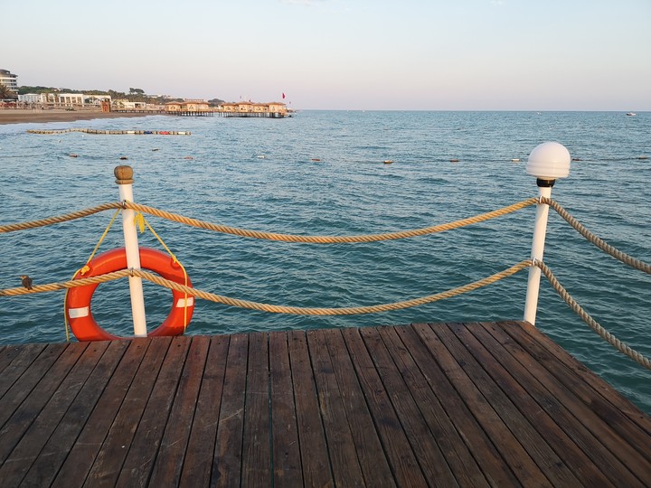 море