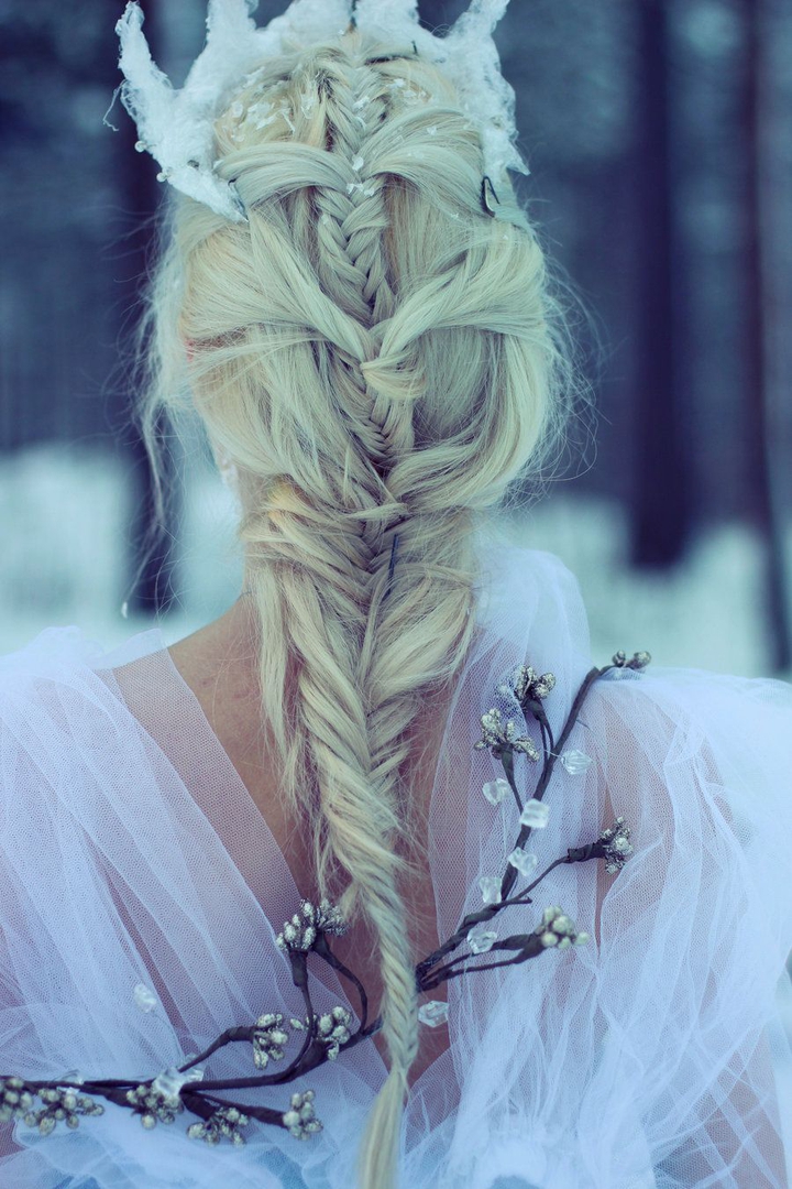 HAIRSTYLE OF THE SNOW QUEEN