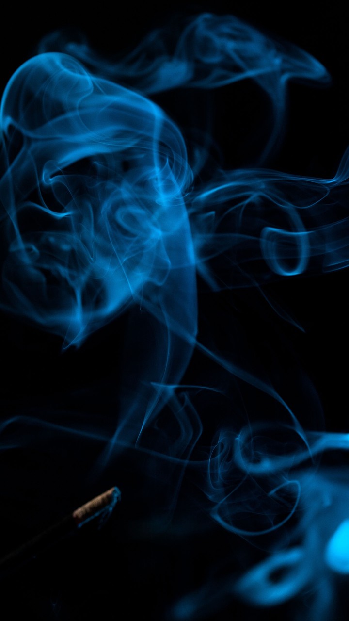 humo sobre azul