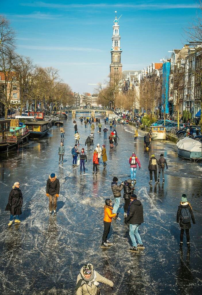 skatingfun on the canals in Amsterdam