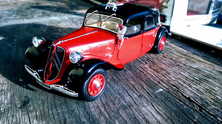 Citroën traction 11cv taxi Paris