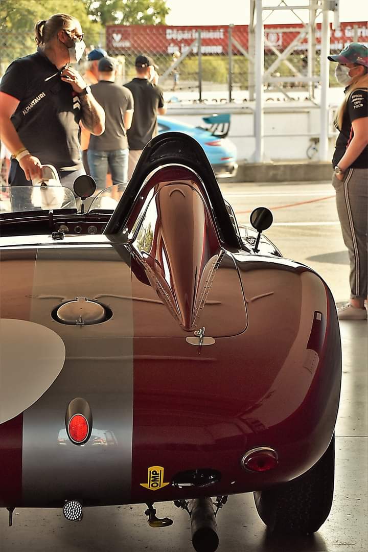 500 Ferrari contre le cancer