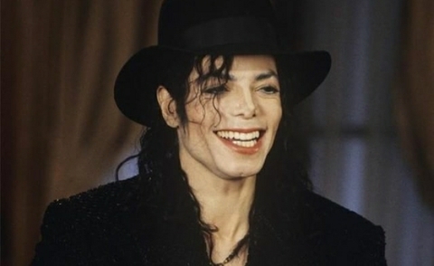 his smile is so beautyful...