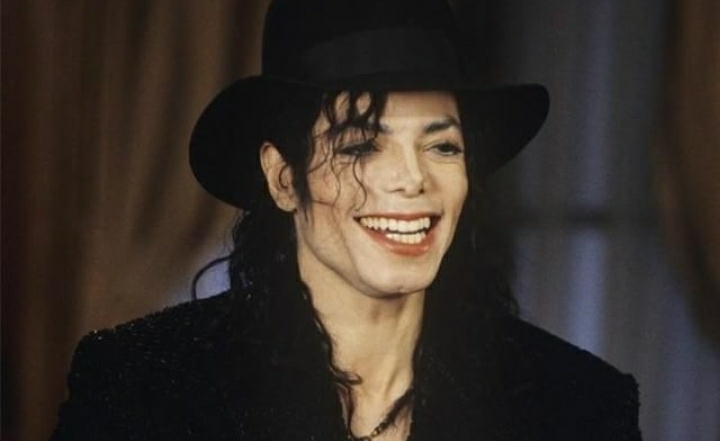 his smile is so beautyful...