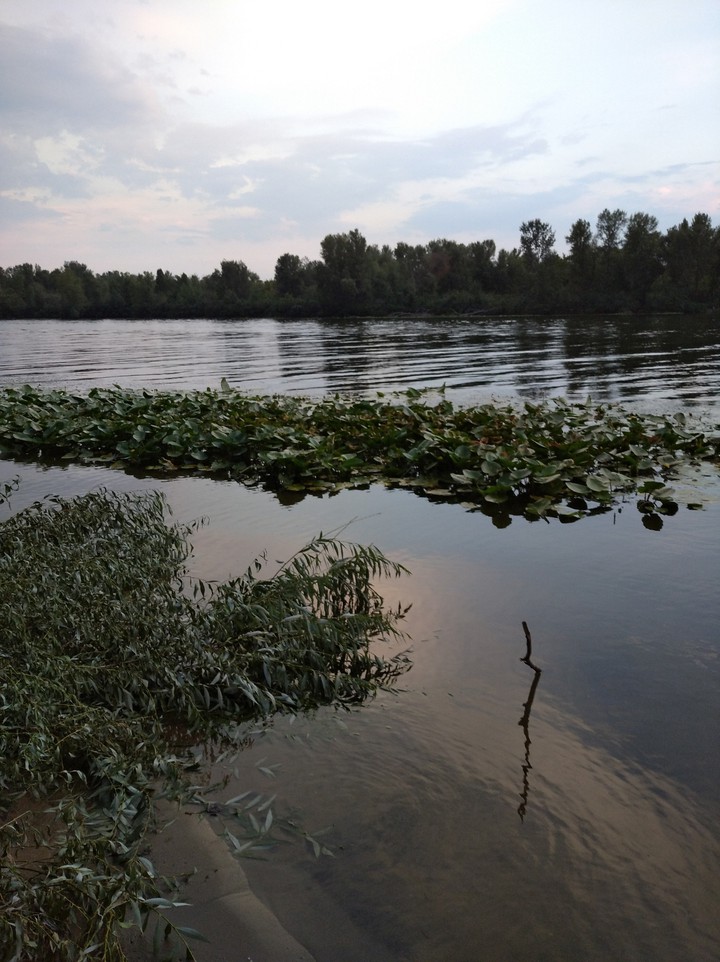 закат на реке Днепр