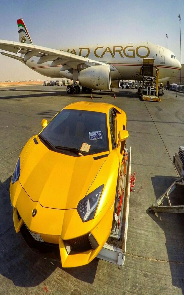 Yellow_Lamborghini