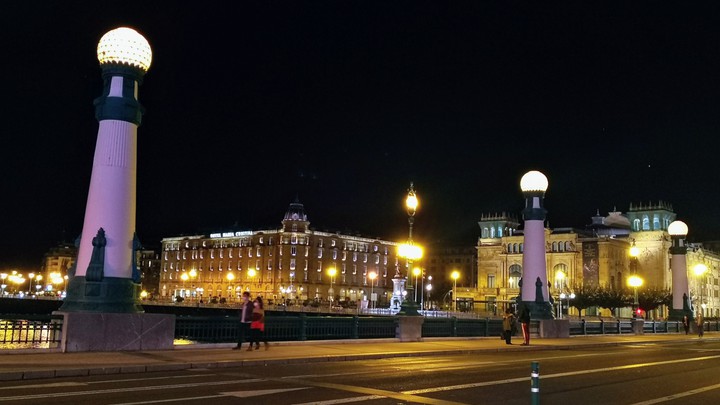 Puente Zurriola (Donostia)
