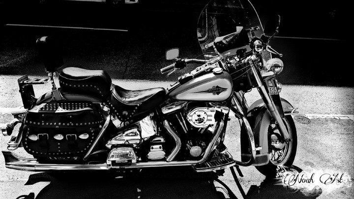 Motorrad in HDR black and white