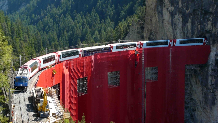 Chur Switzerland Glacier Express auf dem Landwasser Viadukt