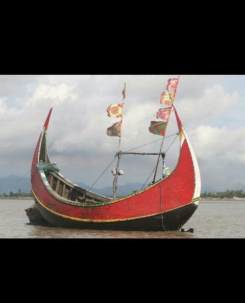 Sampan in Naf river