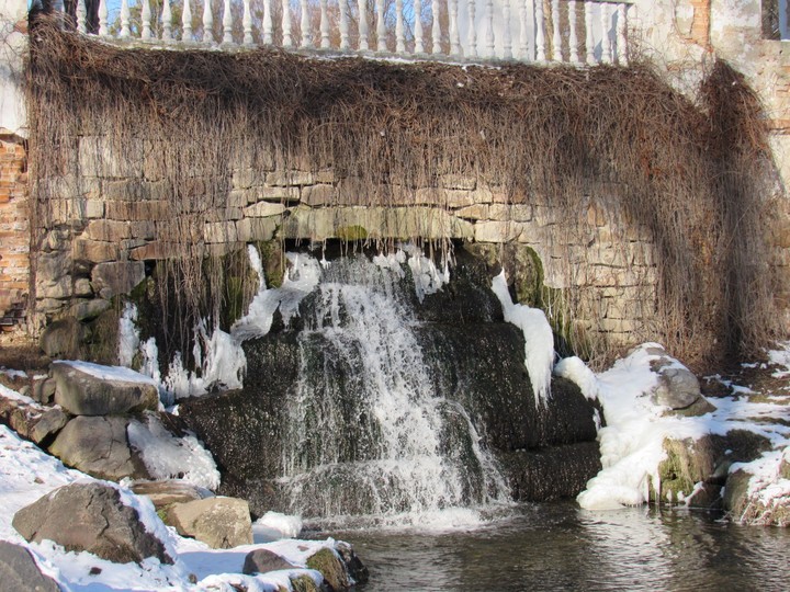 зимовий водоспад