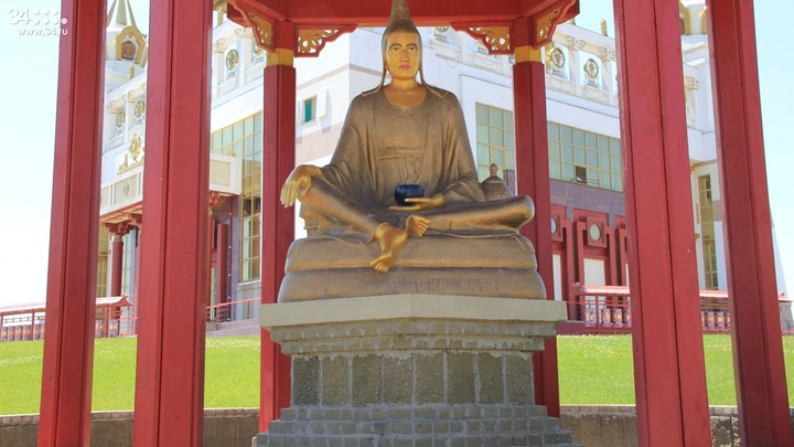 The GoldenTemple Of The Buddha Shakyamuni