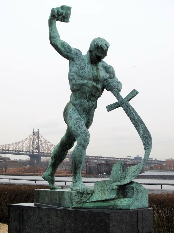 statue