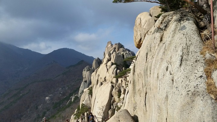 울산바위 꼭대기에서...