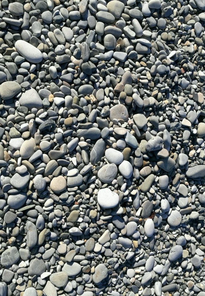 камни