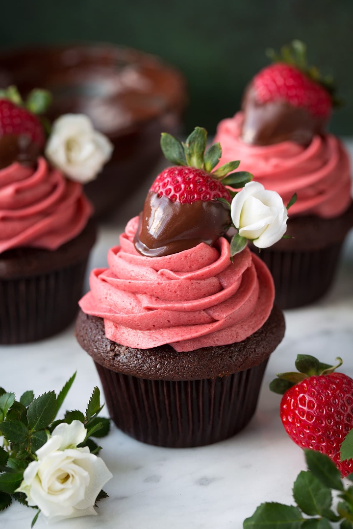 Chocolate Strawberry Cupcake