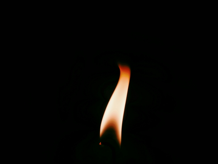 Candle hold