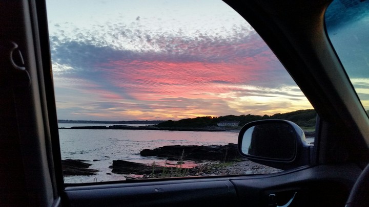 Red sky at night, sailors delight.