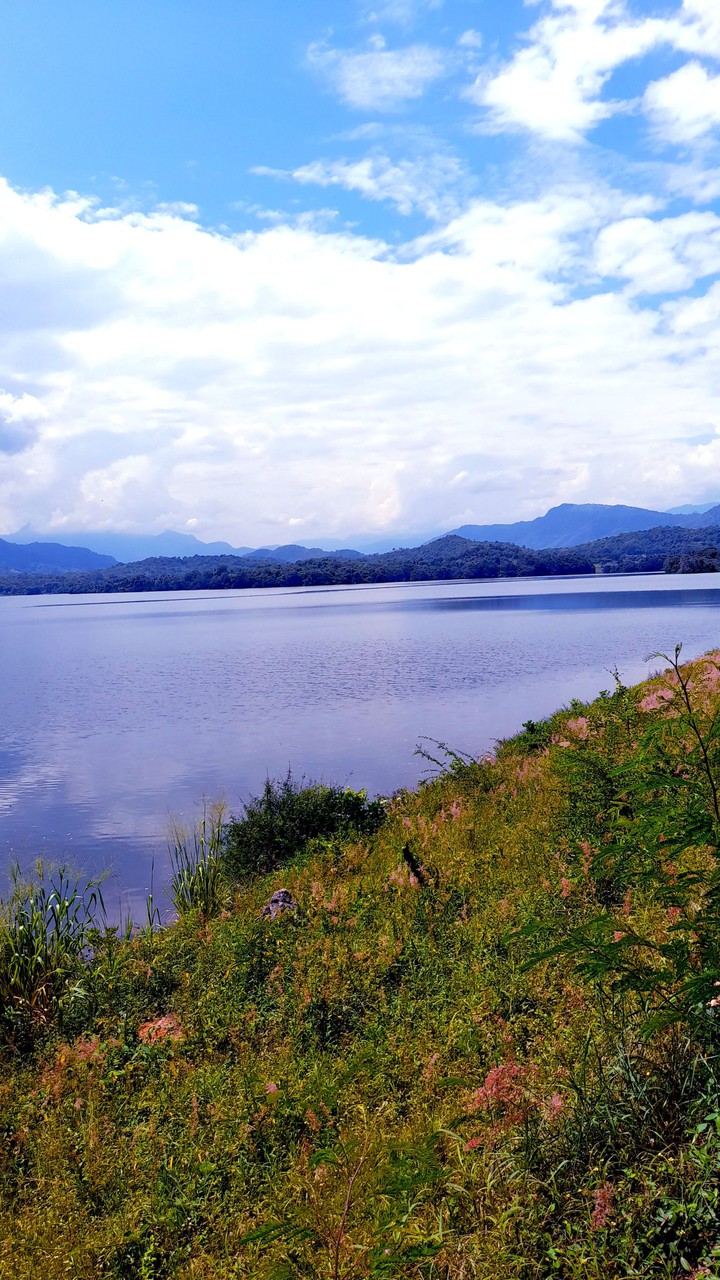 Mahiyanganaya lake
