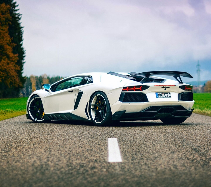 Lamborghini Aventdor