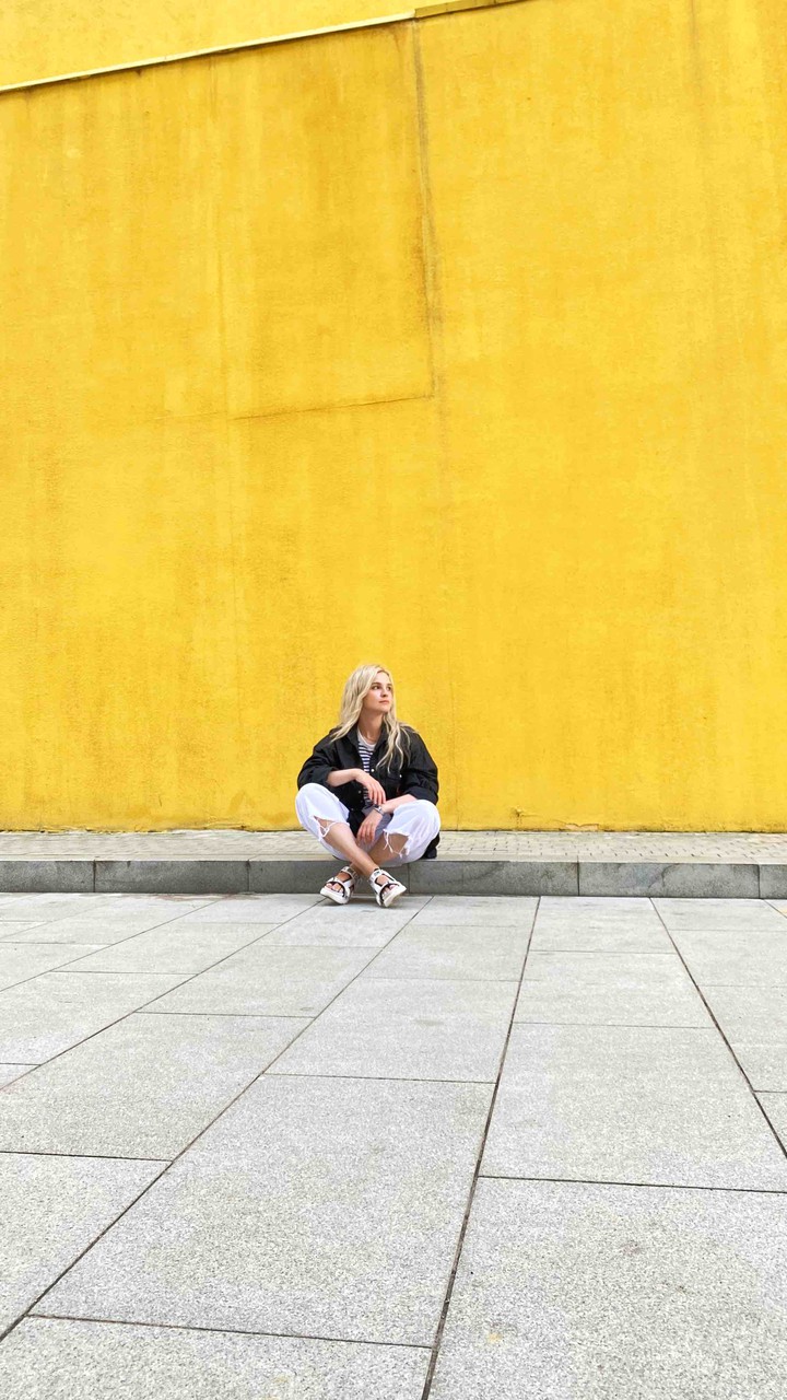 yellow wall-3