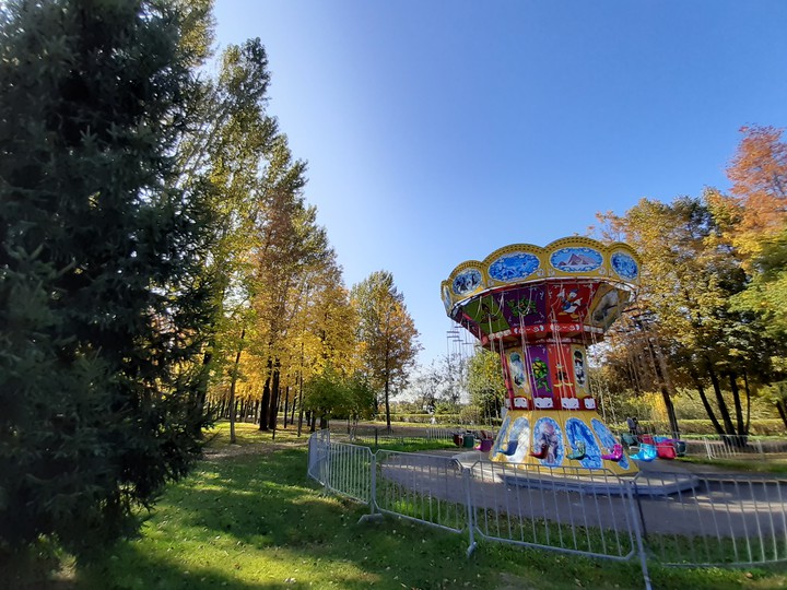 карусели осень парк