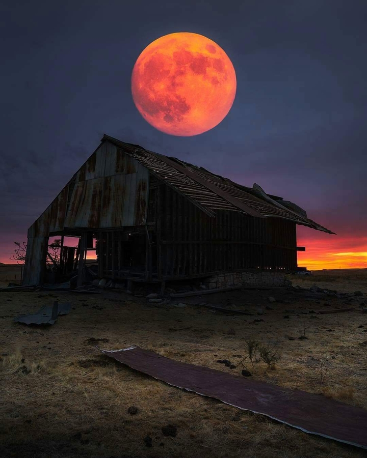 Red moon.