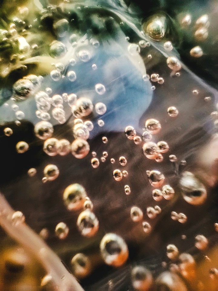 macro shot bubble not so clear due to macro lens