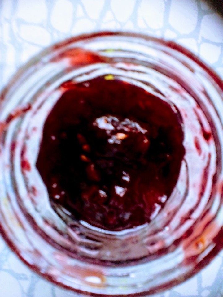 Marmelade mit den Früchten des,Gartens.