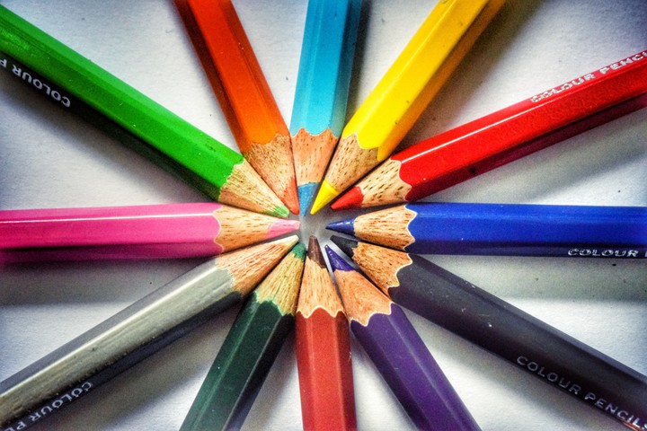 Colours the paper