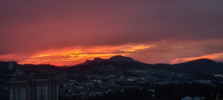 por do sol vermelho
