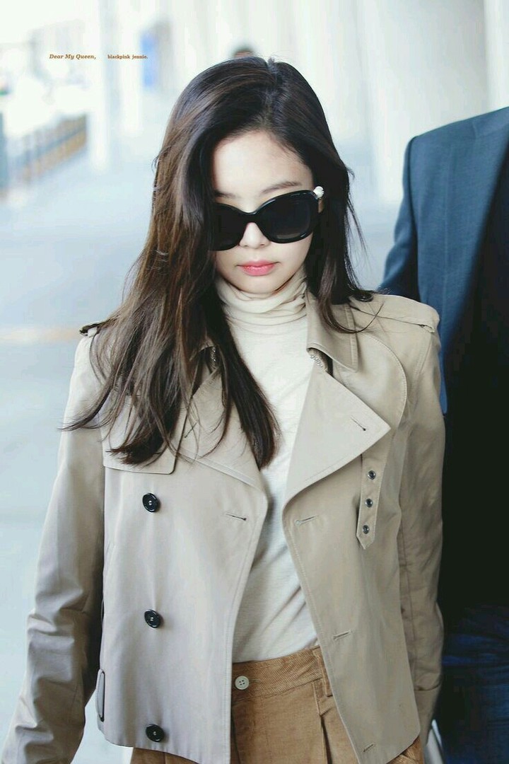 não swi vc mais eu amo a Jennie de oculos ❤❤❤❤