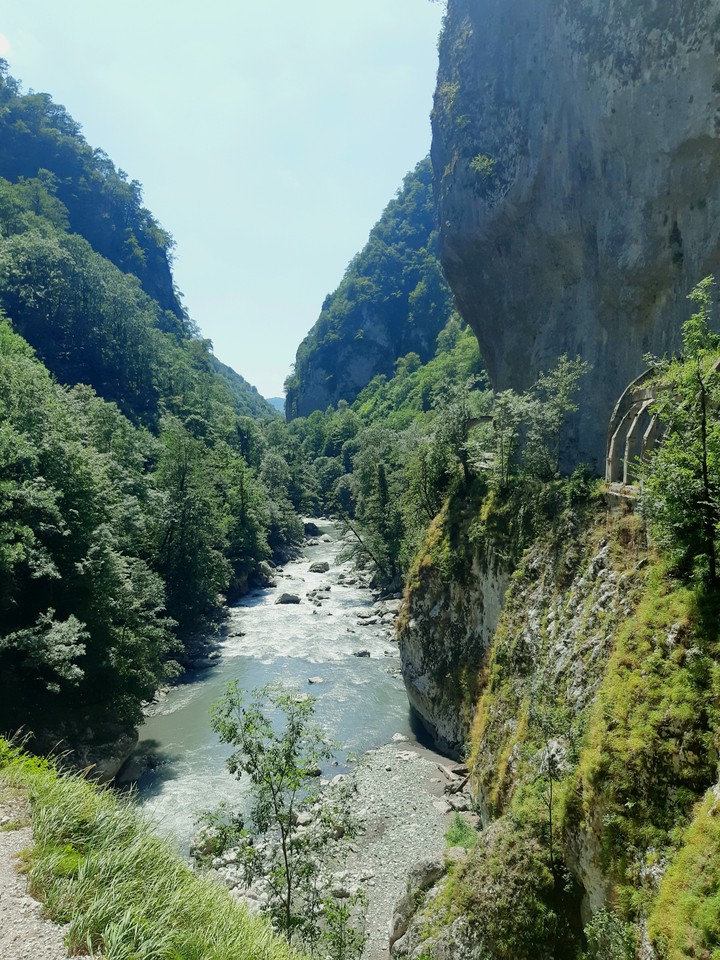 old road through the mountains