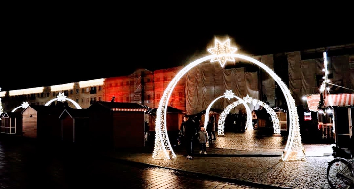 lichterbögen es ist der 1 Dezember. 2020