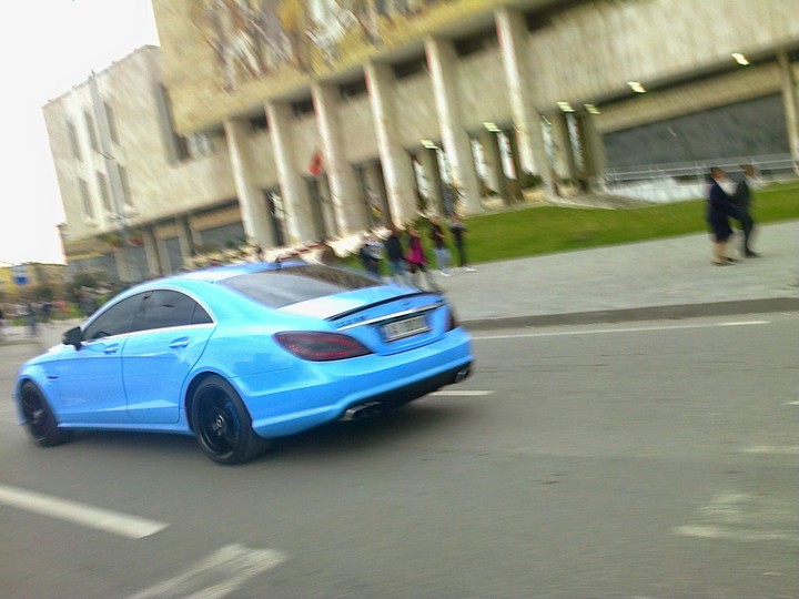 blue car