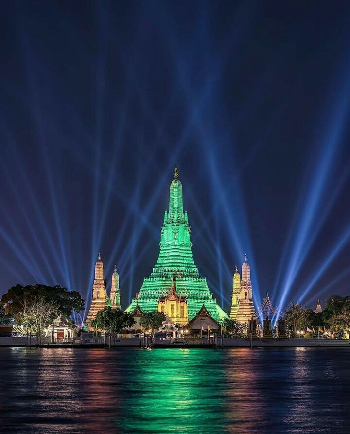 Wat Arun On The Chao Phraya River Bangkok