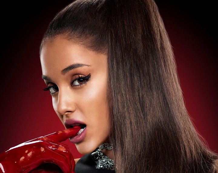 Ariana Grande Wallpaper