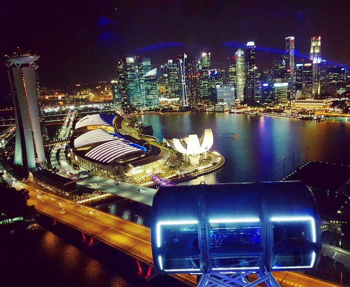 Singapore flyer.