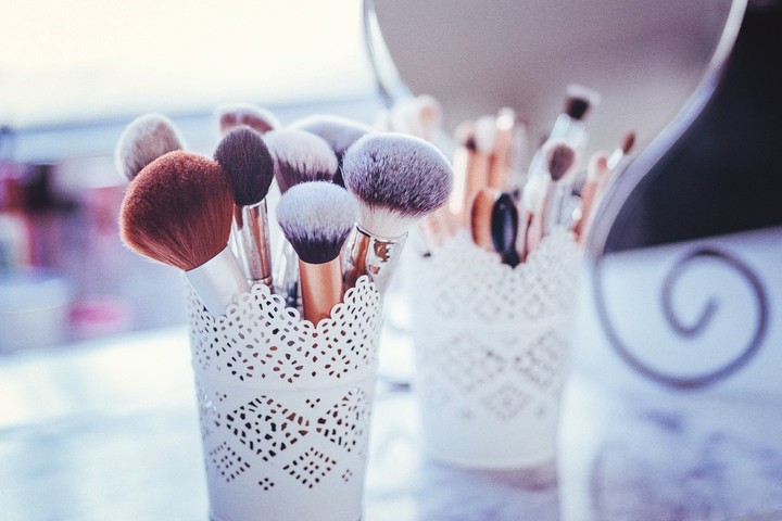 who loves makeup