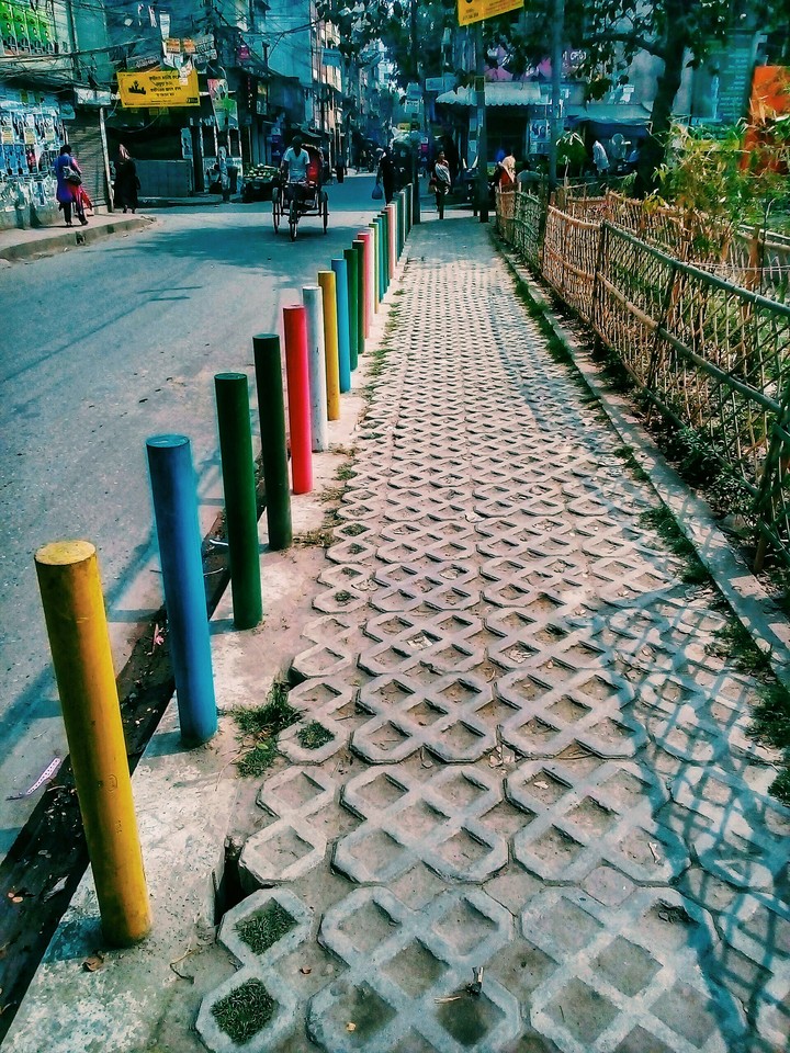 Narrow walkway