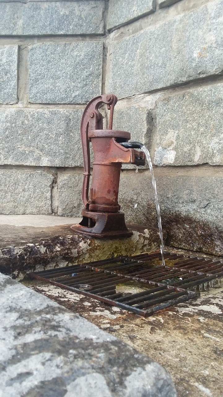 Lone Water Pump