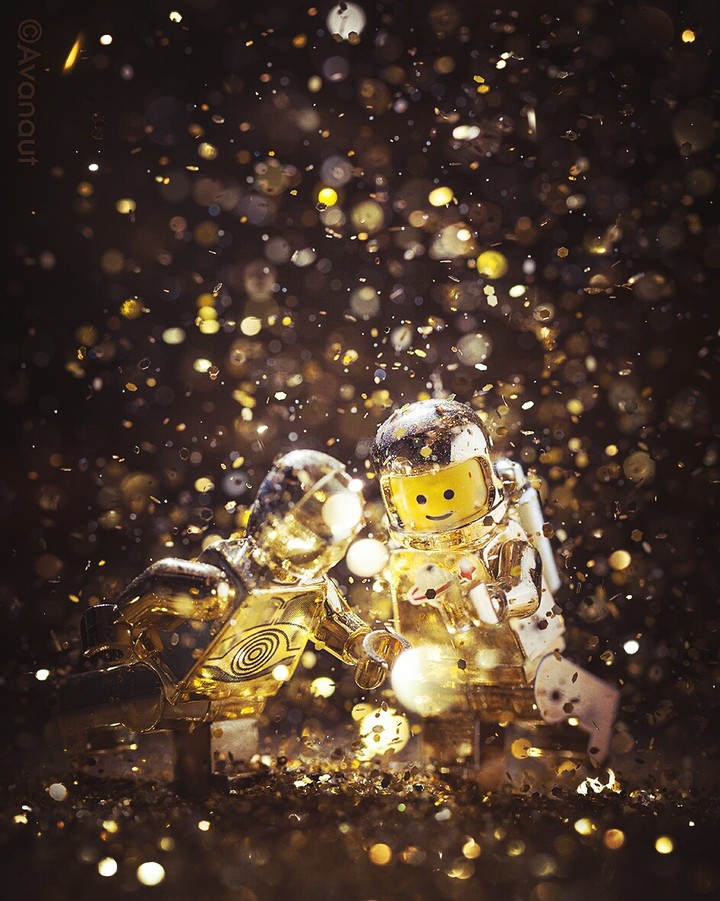 gold lego