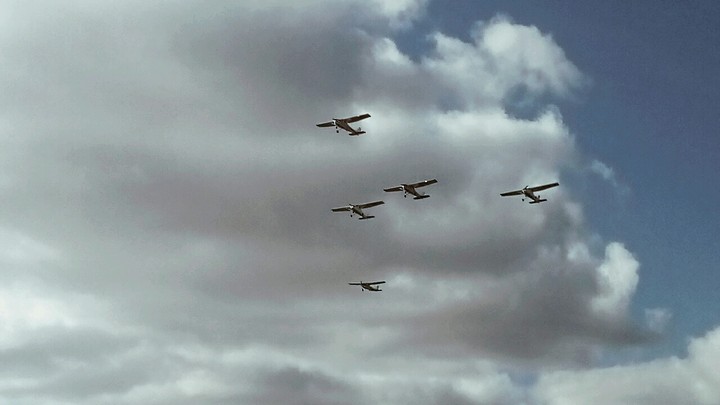 formacion de avionetas