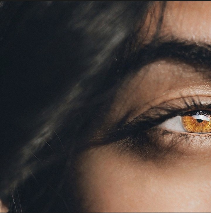 Brown eyes