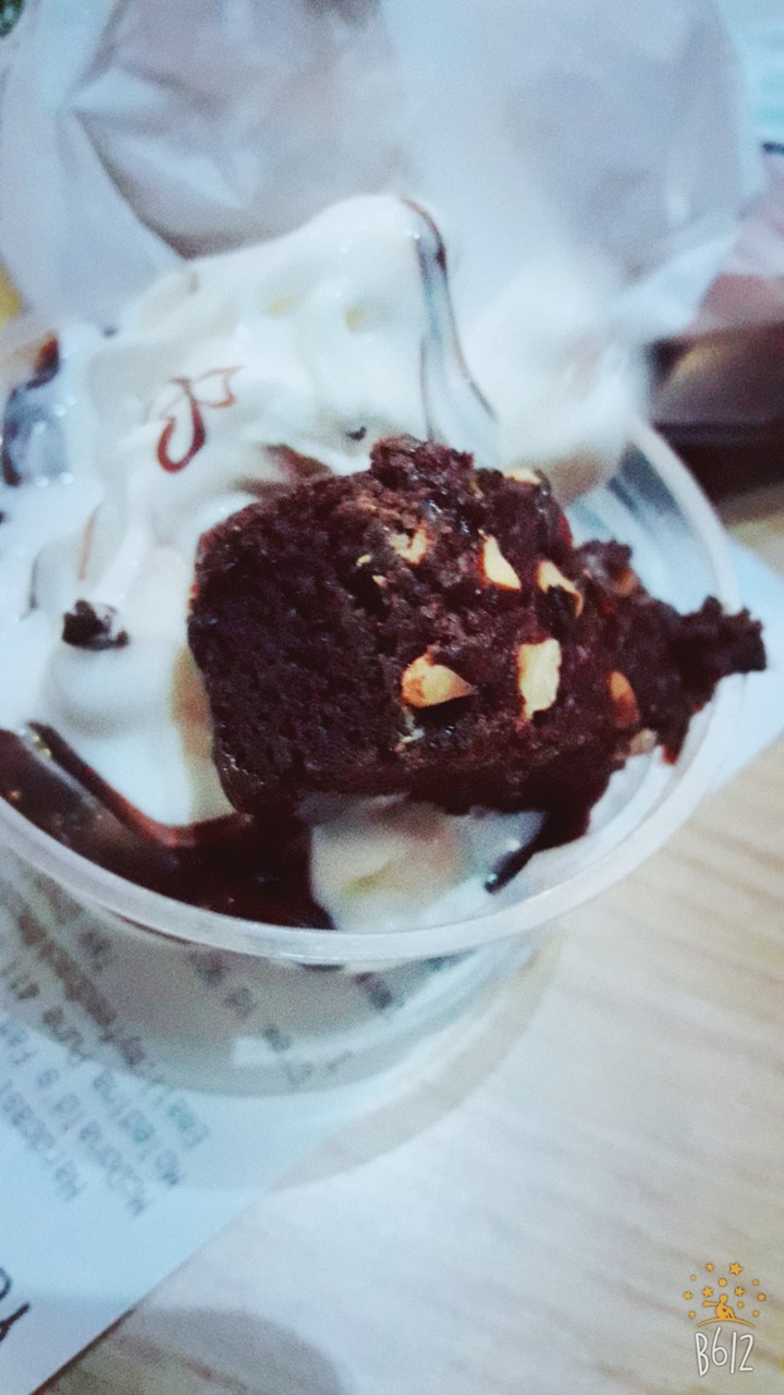 #smalanKhan#shahrukhkhan#icecream#loveit#growup